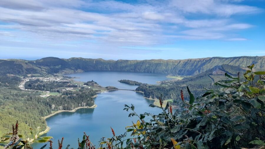 Seven Citys Tour: Sete Cidades Crater Lake Shore Excursion - A short pause in the village