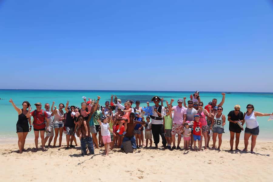 Sharm El-Sheikh: Luxury Ras Mohammed & White Island Cruise - How the crew handles beginners and families