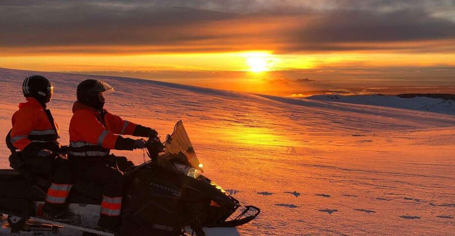 Snowmobiling on Eyjafjallajökull – The Summit of Adventure - Getting ready at the snowline