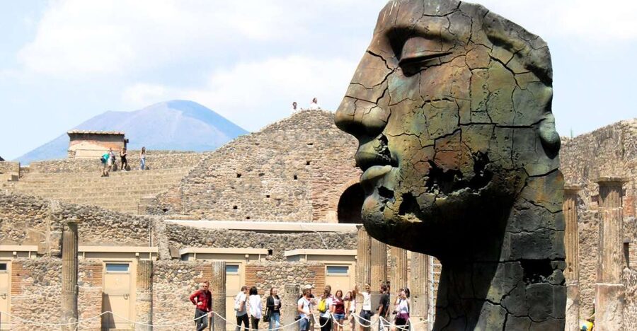 Sorrento: Pompeii and Vesuvius Day Trip with Entry and Lunch - Key points at a glance