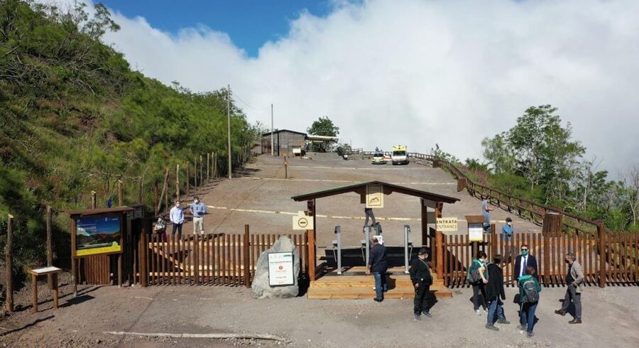 Sorrento: Vesuvius Day Trip with Entry and Lunch - Why Vesuvius makes a strong day trip from Sorrento