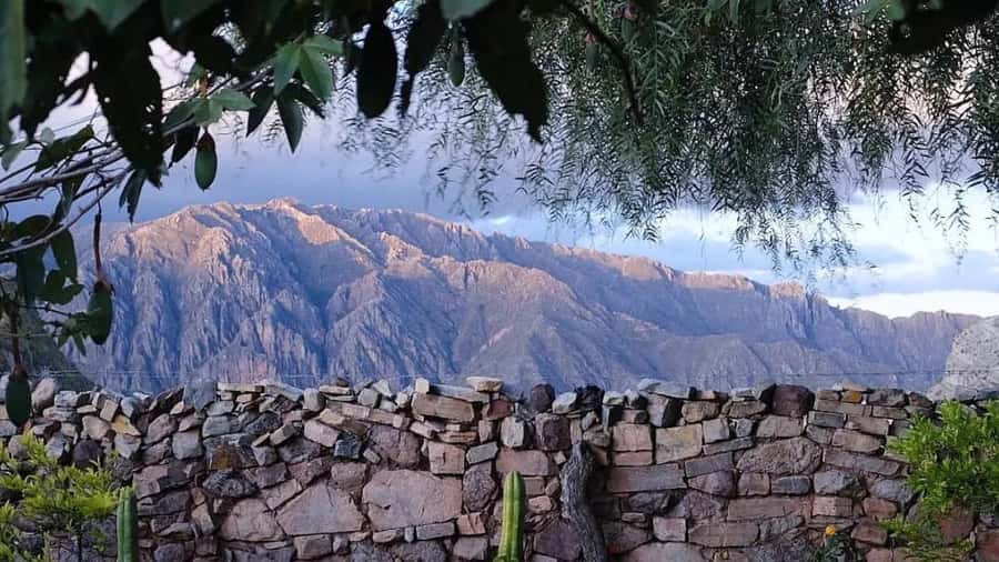 Sucre: 2 days trek in Inca Trails and the Crater de Maragua - Climbing toward Maragua Crater