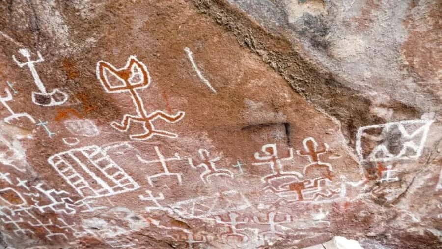 Sucre: Sunrise, the Crater de Maragua and old Cave Paintings - Pumamachay and Incamachay cave paintings