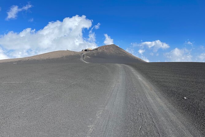 Summit Etna North 3380mt: 4x4 and trekking - What the guides add to the day