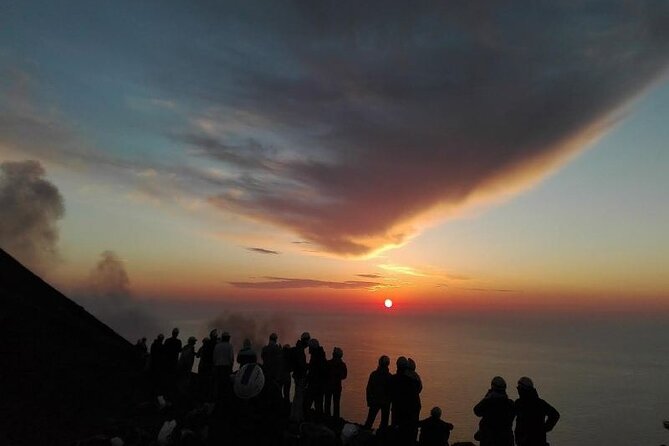 Sunset excursion on the Stromboli volcano - Key points to know before you book