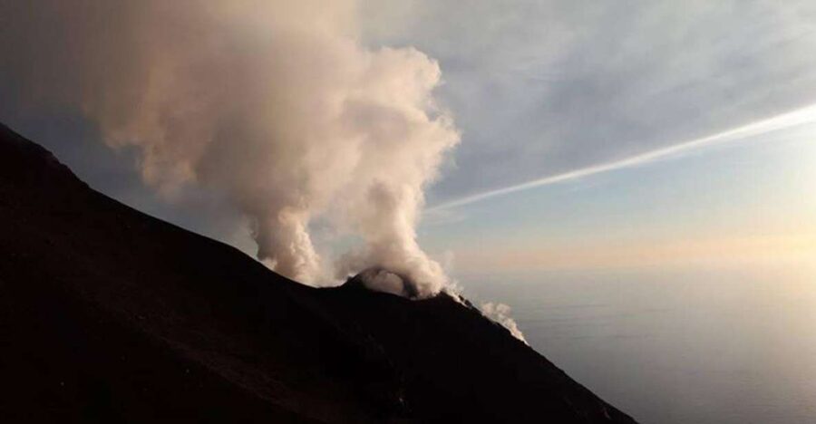 Sunset Trekking on vulcano Stromboli - Key points to know before you book