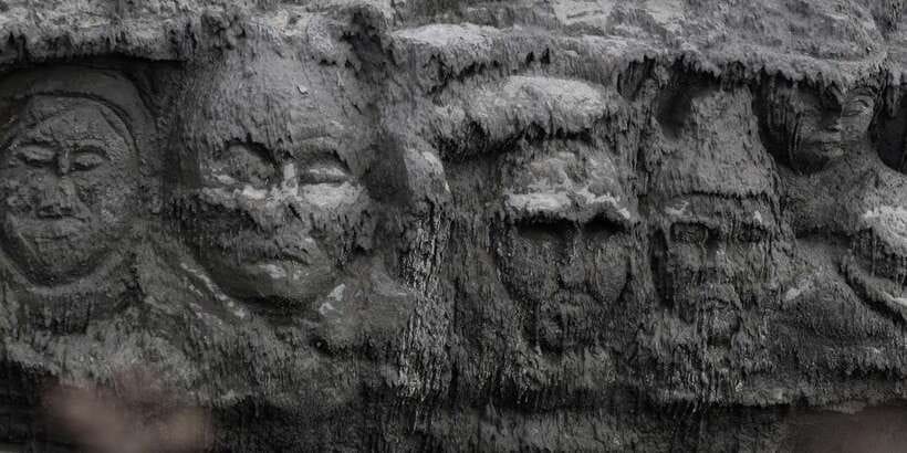 Surabaya / Malang: Bromo Afternoon Ultimate Tour - Crossing the black-sand desert