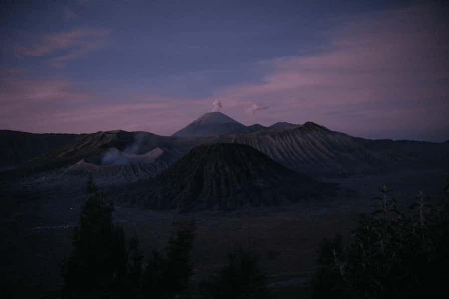 Surabaya/Malang : Mount Bromo and Tumpaksewu Waterfall Tour - Clothing, fitness, and the real difficulty level