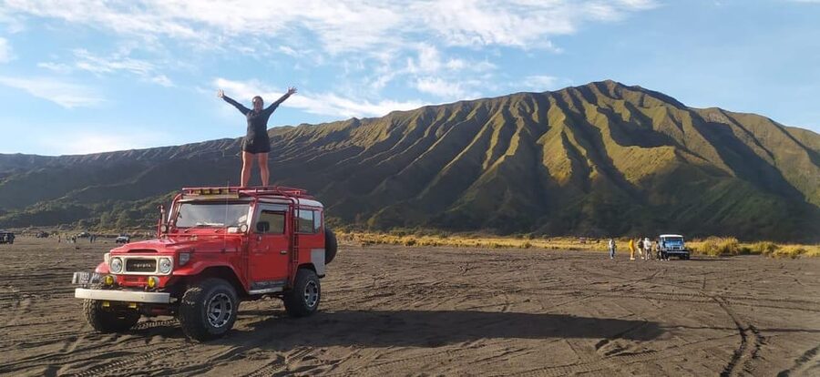 Surabaya or Malang: Mount Bromo Sunrise Share Guided Tour - Breakfast with a local Javanese flavor