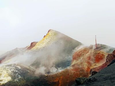Tajogaite Volcano and Cueva de las Palomas: a geological tour.
