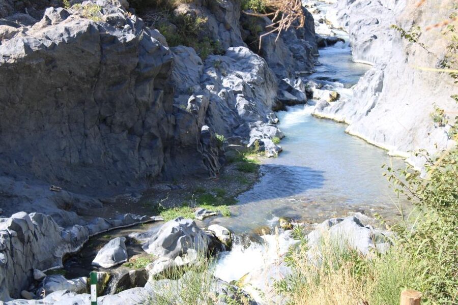 Taormina/Naxos: Mount Etna & Alcantara Gorges Tour w/ Pickup - The volcanological guide makes Etna more than a photo stop
