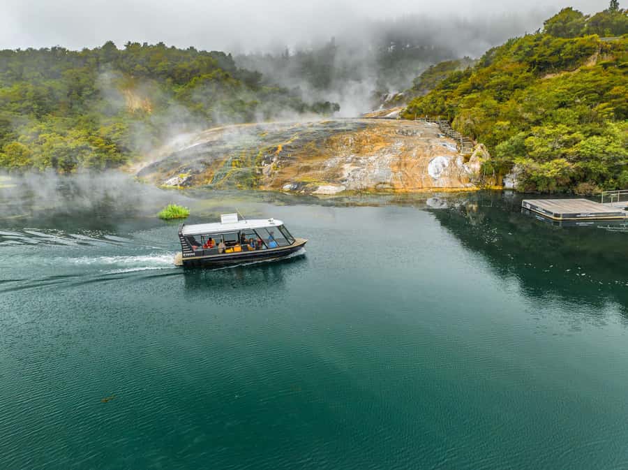 Taupo: Orakei Korako Geothermal Park and Cave Entry Ticket - Following the 2.5-kilometer self-guided route