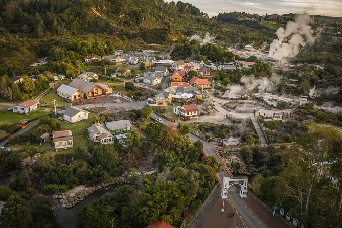 Tauranga Shore Excursion: Rotorua Highlights - Lunch in Rotorua, with food at your own expense