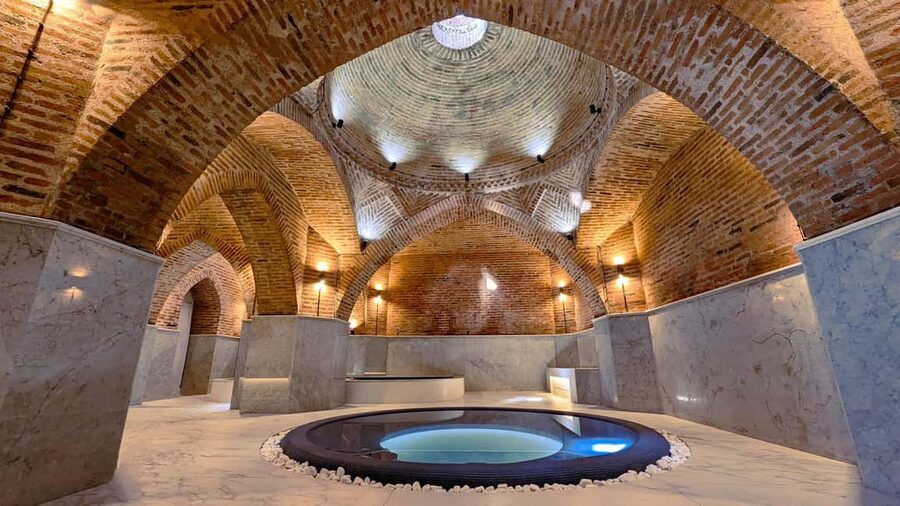 Tbilisi: Legendary Royal Sulfur Pool and Sauna Experience - The walk into Abanotubani