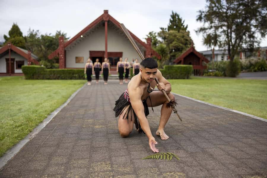 Te Puia: Te Pō Indigenous Combo - Tour, Dinner + Haka - The 45-minute performance in Te Aronui a Rua