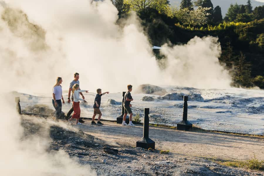 Te Puia: Te Rā Guided Day Tour - Why Pōhutu Geyser sets the tone