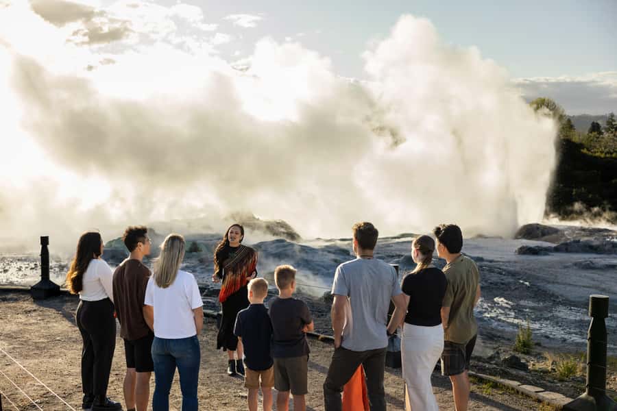 Te Puia: Te Rā Guided Day Tour - The 90-minute route and how it feels