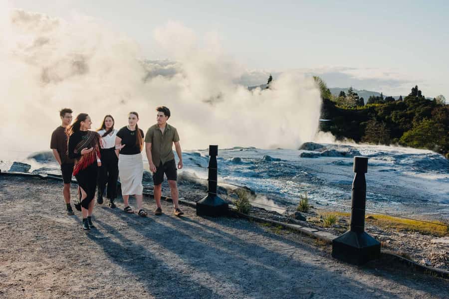 Te Puia: Te Rā Guided Day Tour + Haka Cultural Performance - Group size, mobility and practical comfort