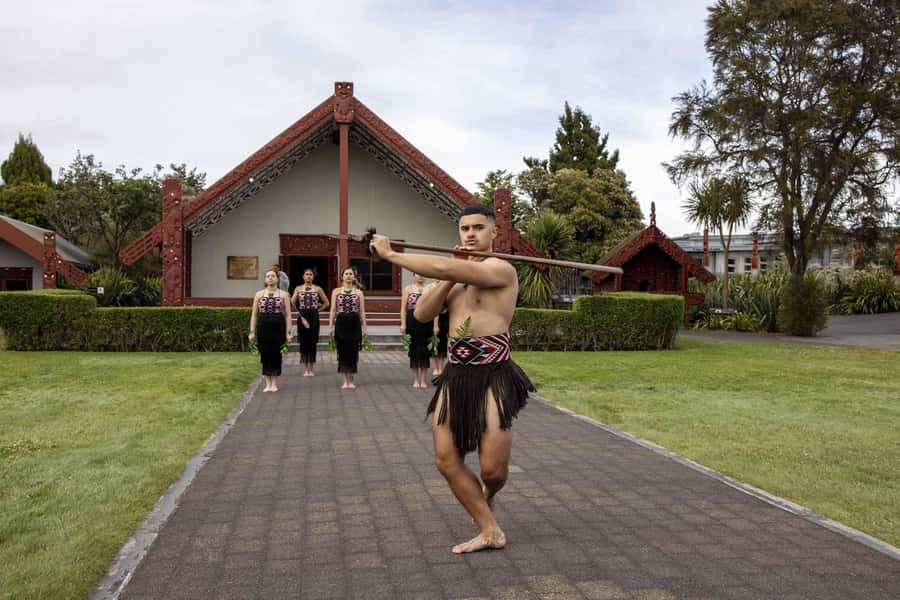 Te Puia: Tuku Iho Trail with Cultural Show - The Kiwi Conservation Centre