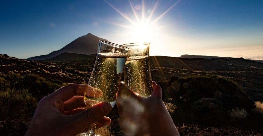 Teide: Guided Sunset & Stargazing Tour by Night with Dinner - The village break and the climb toward Teide