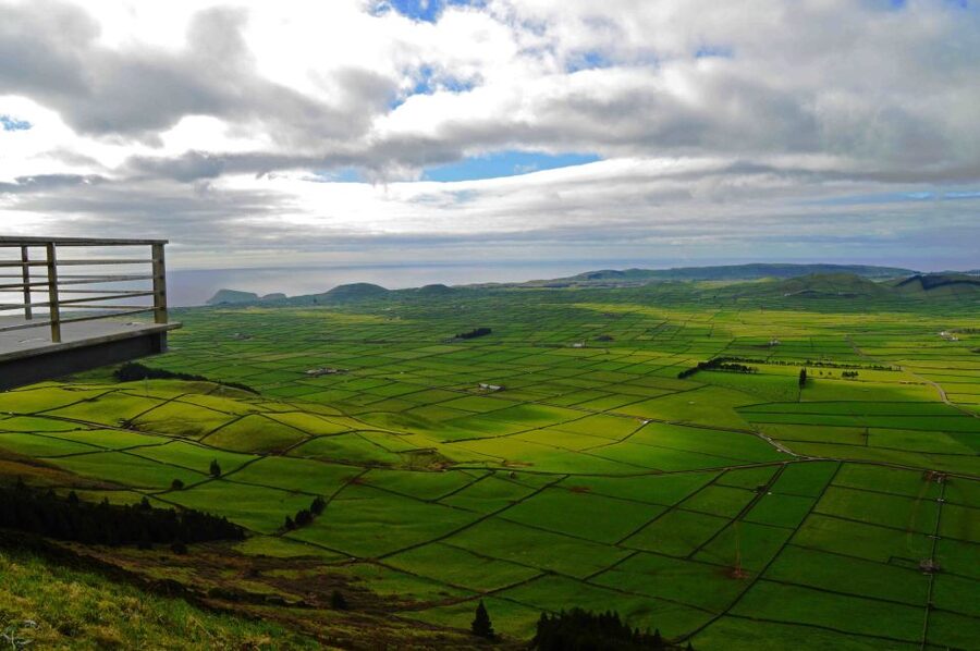 Terceira Island: Caves and Craters Tour - Furnas do Enxofre smells like the earth is cooking