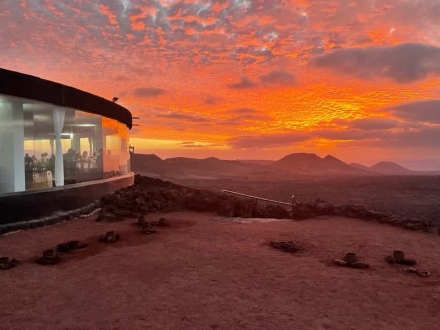 Timanfaya National Park: Evening Tour with Volcano Dinner - Entering Timanfaya after the daytime crowds