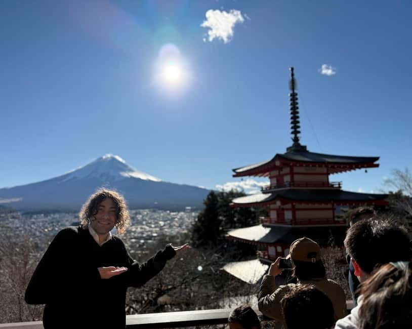 Tokyo: Mount Fuji and Hakone Full Day Tour with Ramen Making - Climbing to the Chureito Pagoda viewpoint