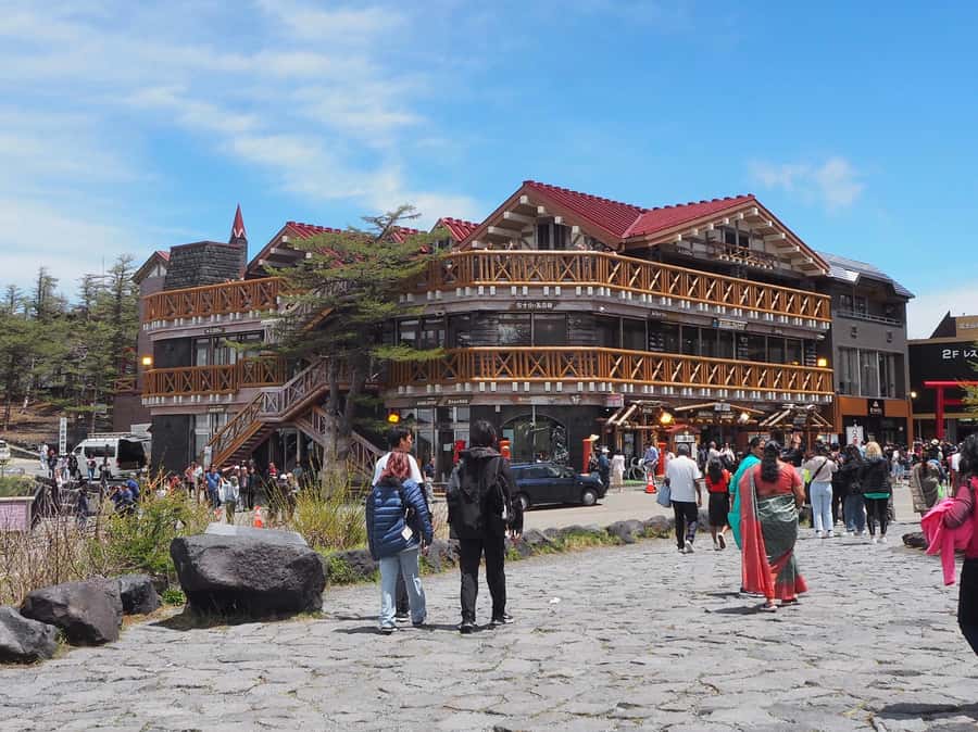 Tokyo: Mt Fuji Area Guided Tour with Traditional Lunch - Arakura Sengen Shrine and the 400-step climb