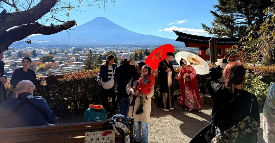 Tokyo:Mt Fuji & Hakone Day Tour with English Speaking Driver - Oshino Hakkai and the Fuji foothills