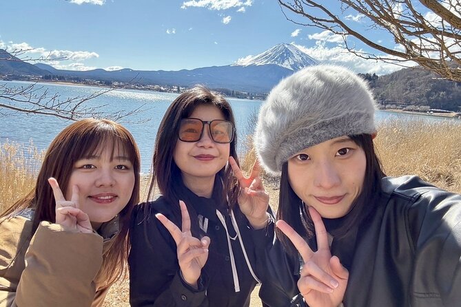 Tokyo: Mt.Fuji & Lake Kawaguchiko 1-Day Bus Tour w/Optional Lunch - Guides, commentary, and the bus experience