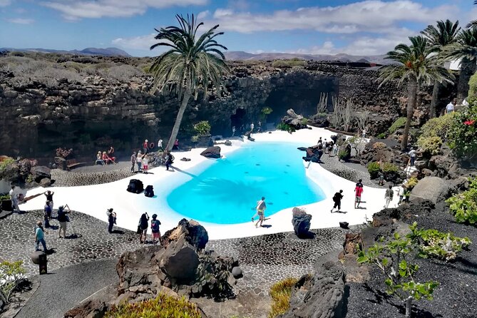 Tour to Timanfaya, Jameos del Agua, Cueva de los Verdes and viewpoint from the cliff - Mirador de Guinate and the view toward La Graciosa