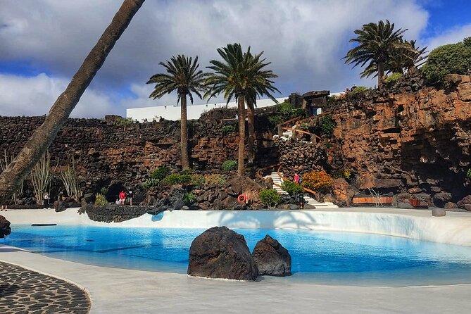 Tour to Timanfaya, Jameos del Agua, Cueva de los Verdes and viewpoint from the cliff - The camel stop and the extra-cost choice
