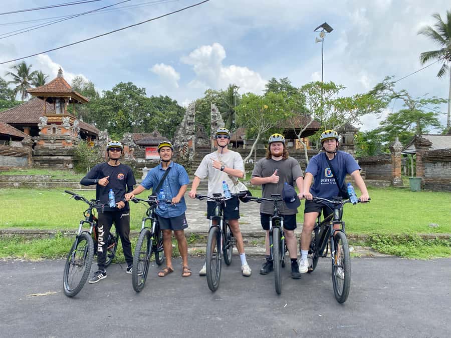 Ubud: Downhill Bike Tour with Rice Fields, Volcano and Meal - Starting the downhill bicycle ride