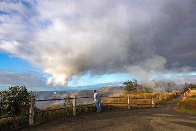 Volcanoes National Park: Guided, Small-Group Hike