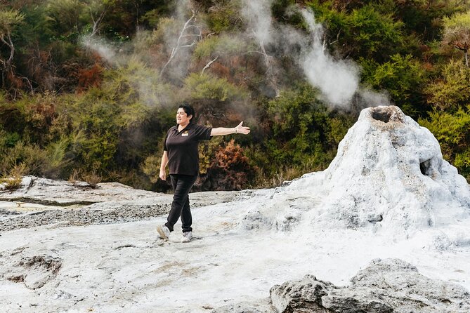 Wai-O-Tapu Thermal Wonderland, Rotorua, New Zealand - Why Wai-O-Tapu makes a good Rotorua stop