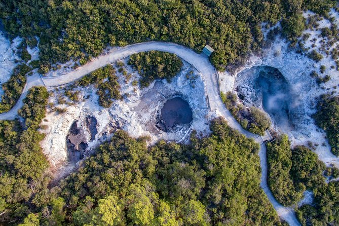 Wai-O-Tapu Thermal Wonderland, Rotorua, New Zealand - The sulfur smell is part of the experience