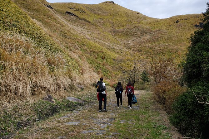 Walking through the Aso Caldera, Historical Walk along the "Bungo Kaido" - Following the stone-paved Bungo Kaido