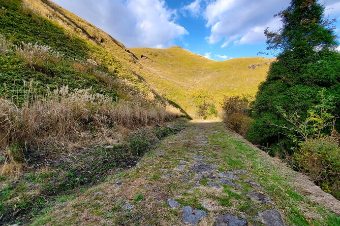 Walking through the Aso Caldera, Historical Walk along the "Bungo Kaido" - Futae Pass and the first view of Mt. Aso
