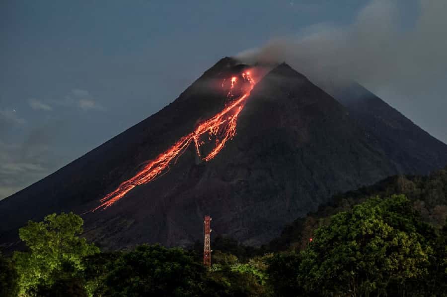 Yogyakarta: Mt. Merapi Jeep Lava Tour Guided Tour - Why Mount Merapi looks different after dark