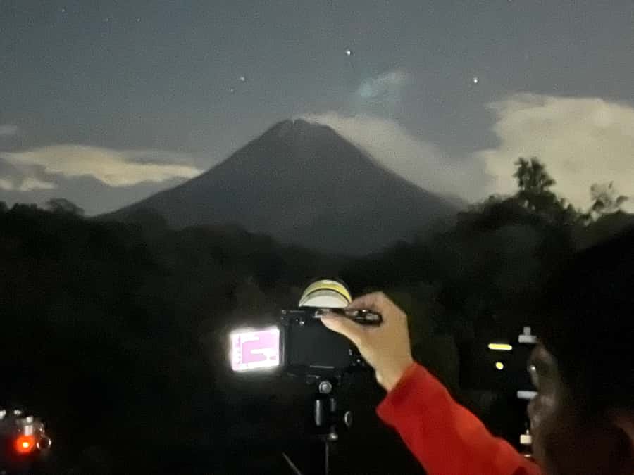 Yogyakarta: Mt. Merapi Jeep Lava Tour Guided Tour - The quiet viewing stop and the value of a hot drink
