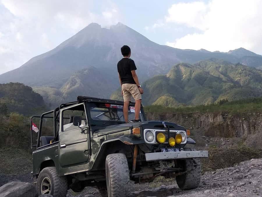 Yogyakarta: Mt. Merapi Sunrise, Jomblang & Pindul Cave Tour - Before sunrise on Mount Merapi