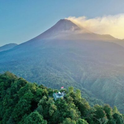 Yogyakarta Volcano: Merapi Volcano on Hilltop (Lava Viewing)