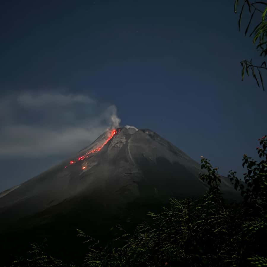 Yogyakarta Volcano: Merapi Volcano on Hilltop (Lava Viewing) - The sunrise version at Bukit Turgo