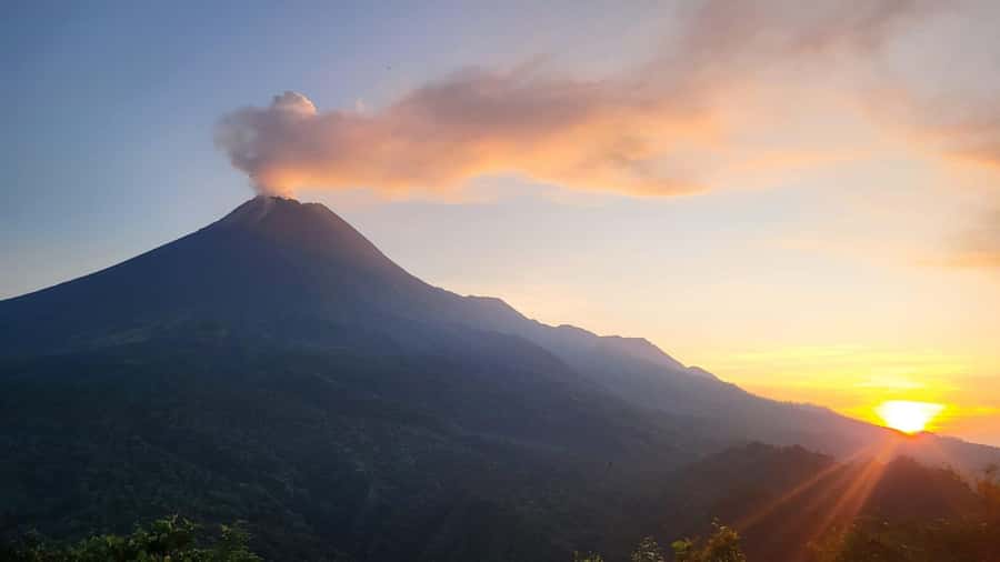 Yogyakarta Volcano: Mount Merapi on Hilltop (Lava View) - The guides are a major part of the value